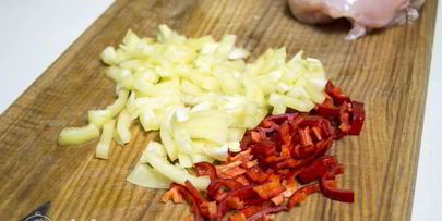 запеченные кабачки с курицей и овощами