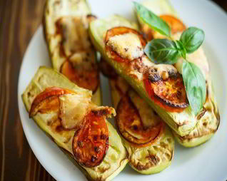 Запеченные кабачки с помидорами