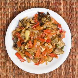 Запеченые овощи с чесноком и пармезаном