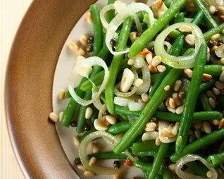 Зеленая фасоль с кедровыми орешками