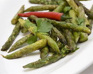 Жареная в духовке спаржа