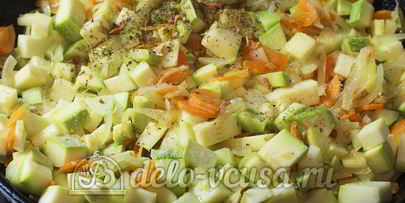 жареные кабачки с морковью