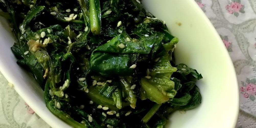 Рецепт жареные салатные листья с имбирем