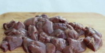 куриная печень с овощами