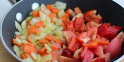 куриная печень с овощами