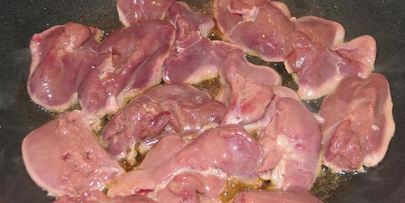 куриная печень с яблоками