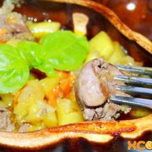 Рецепт Куриная печень в горшочках с картошкой