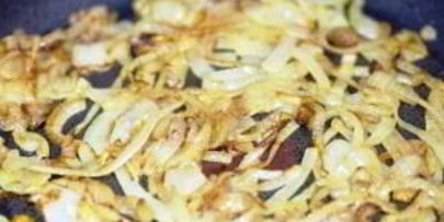 куриная печень, жареная с луком