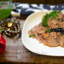 Рецепт Печень индейки тушеная с курагой и черносливом