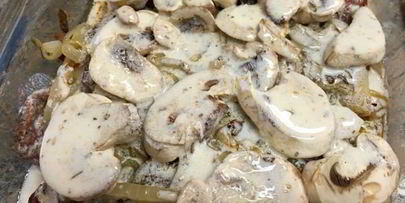 печень с грибами под сливочным соусом