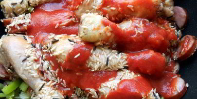 джамбалайя с бурым рисом и копченой курицей