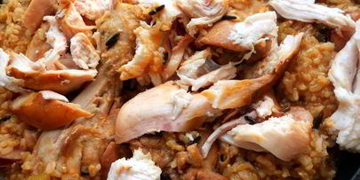 джамбалайя с бурым рисом и копченой курицей