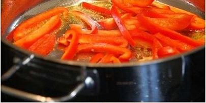 паэлья с колбасой и морепродуктами