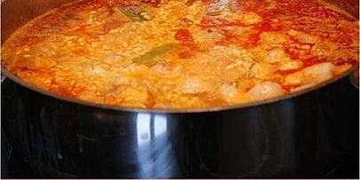 паэлья с колбасой и морепродуктами