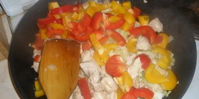 паэлья с курицей и овощами