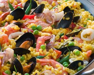 Паэлья с морепродуктами и стручковой фасолью