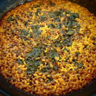 Паэлья со шпинатом и чечевицей по-аликантски
