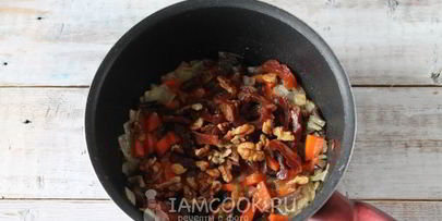 плов из гречки с грибами и орехами