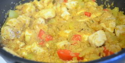 плов из кус-куса и куриного филе в восточном стиле