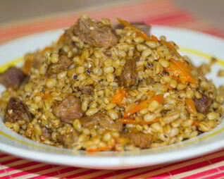 Плов из перловки в мультиварке с мясом