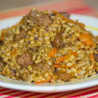 Плов из перловки в мультиварке с мясом