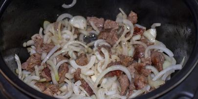 плов из перловки в мультиварке с мясом