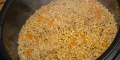 плов из перловки в мультиварке с мясом