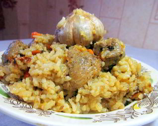 Плов из утки в казане на плите