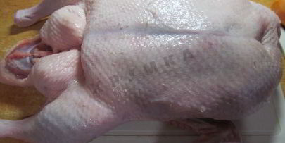 плов из утки в казане на плите