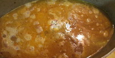 плов из утки в казане на плите