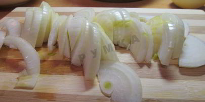 плов из утки в казане на плите