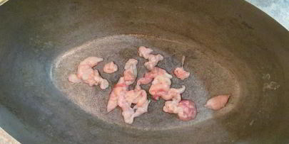 плов из утки в казане на плите