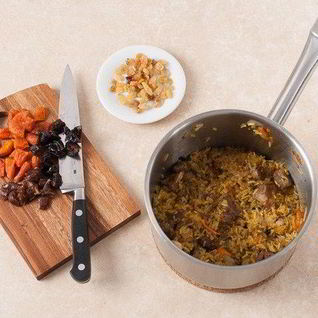 Плов с бараниной и сухофруктами