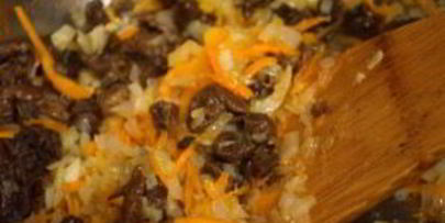 плов с белыми грибами