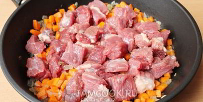 плов с говядиной на сковороде