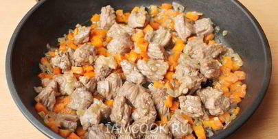 плов с говядиной на сковороде