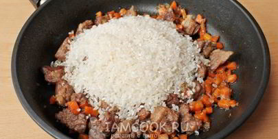 плов с говядиной на сковороде