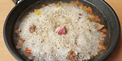 плов с говядиной на сковороде