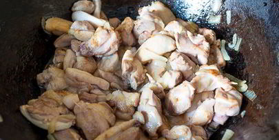 плов с курицей и лисичками