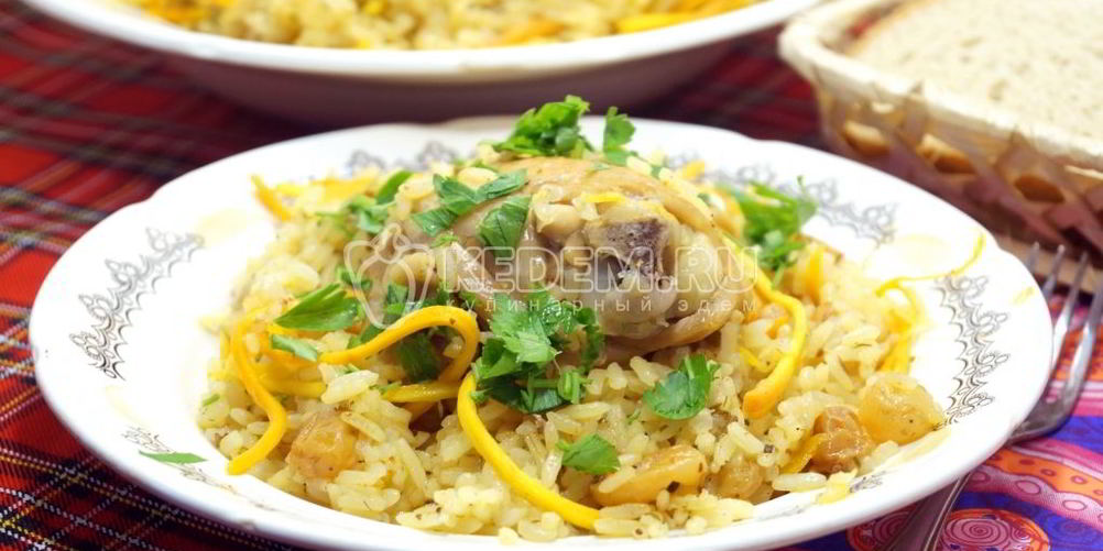 Рецепт плов с курицей, изюмом и морковью по-корейски
