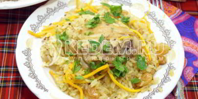 плов с курицей, изюмом и морковью по-корейски