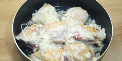 плов с курицей, изюмом и морковью по-корейски