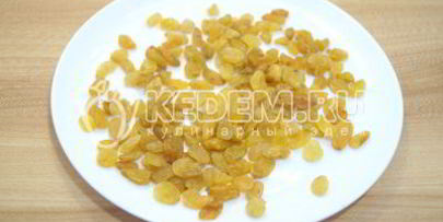 плов с курицей, изюмом и морковью по-корейски