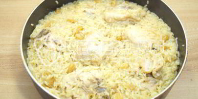 плов с курицей, изюмом и морковью по-корейски