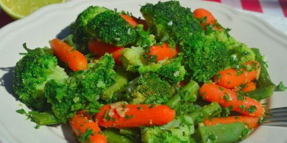 Рецепт полезный гарнир из брокколи и моркови