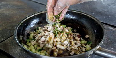 грибное рагу с диким рисом