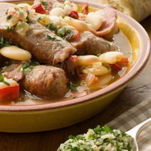 Рецепт Колбаски с фасолевым рагу с соусом персилад