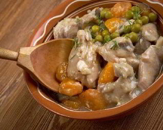 Куриное фрикасе с горошком