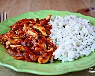 Куриное рагу с помидорами и луком