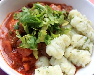 Мясное рагу с картофельными ньокками